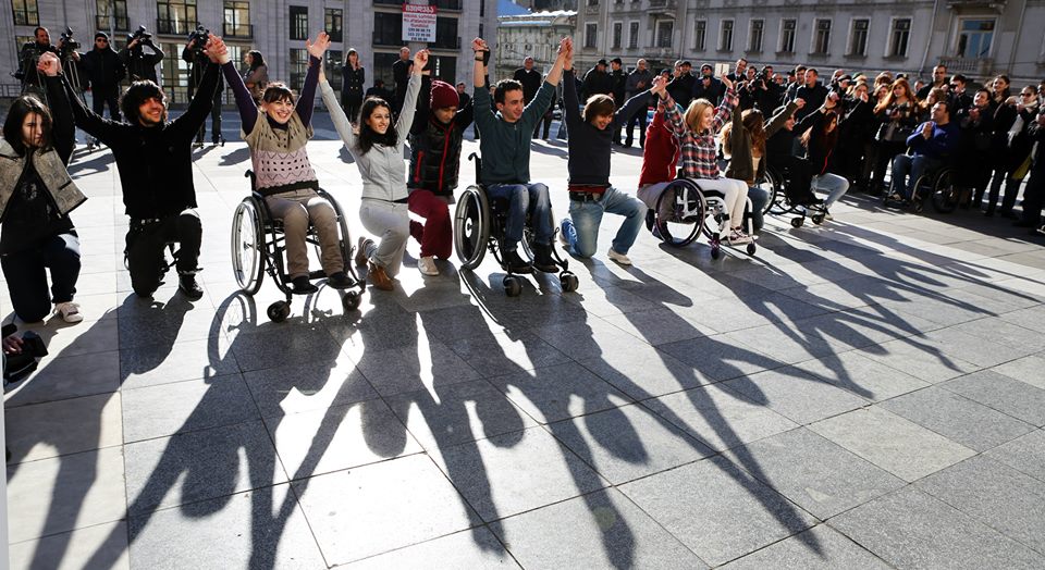 Люди инвалиды. Дети инвалиды. Люди с ограниченными возможностями в Европе. Общество инвалидов.
