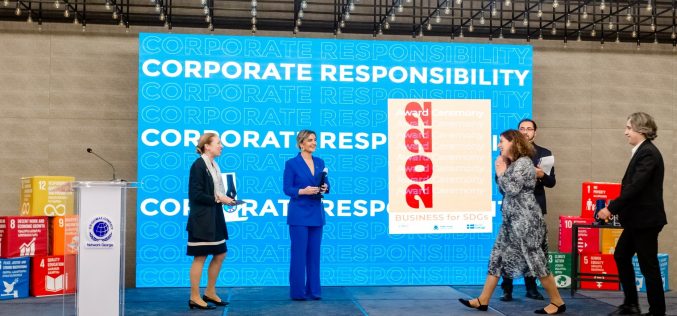 GCNG Presents Corporate Responsibility Award