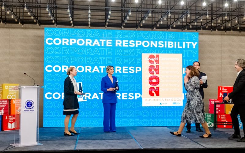 GCNG Presents Corporate Responsibility Award